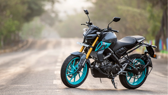 Yamaha MT-15 V2 black colour parked on the road showcasing its aggressive streetfighter design and LED headlamp.